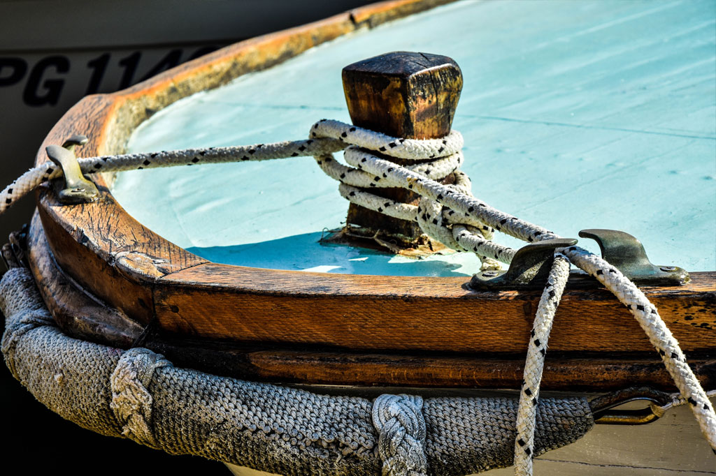 Quelle peinture pour bateau coque polyester bois fer